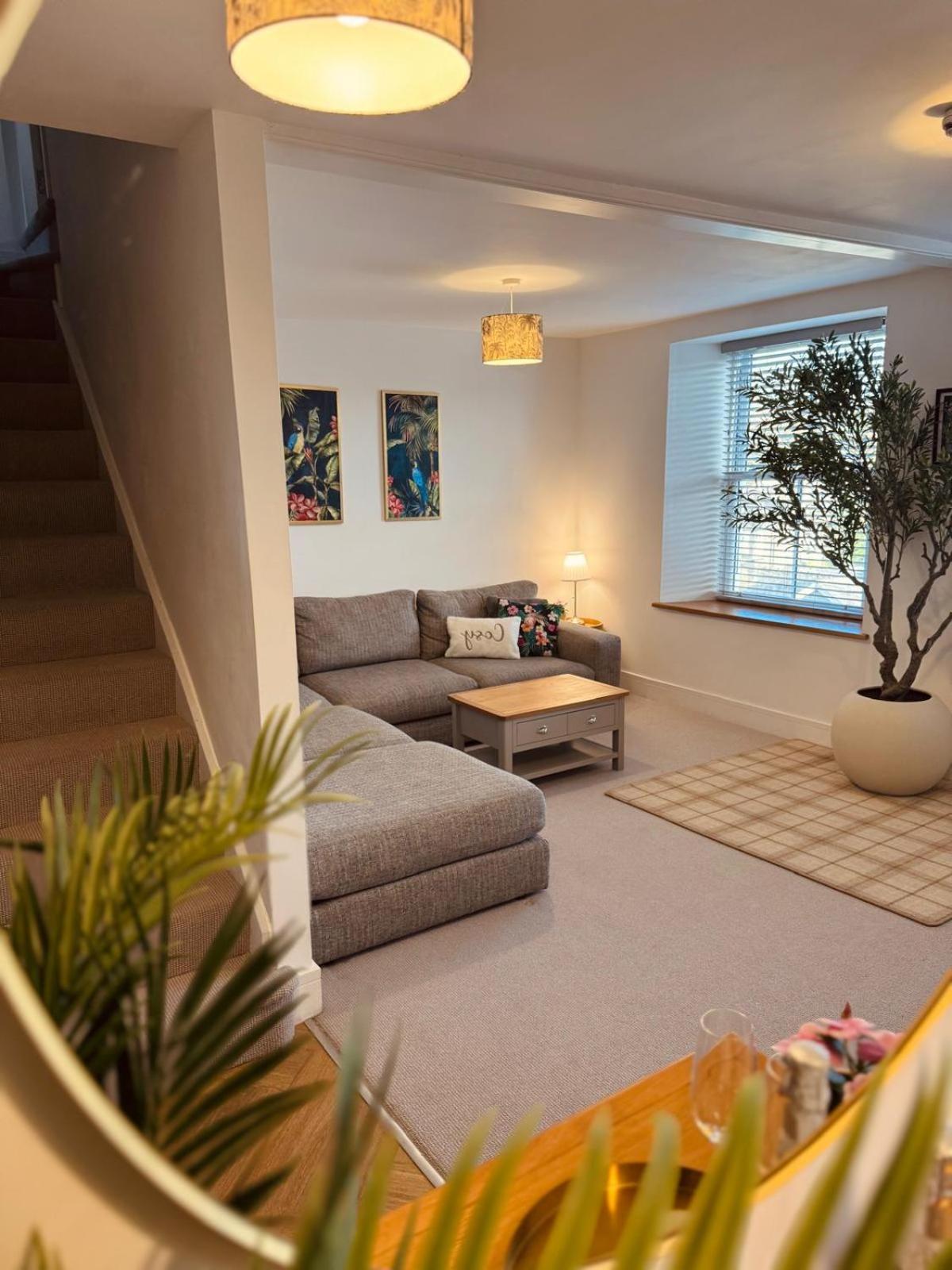 Lola'S Loft With Lake Views - Central Bowness - Pet Friendly Exterior foto